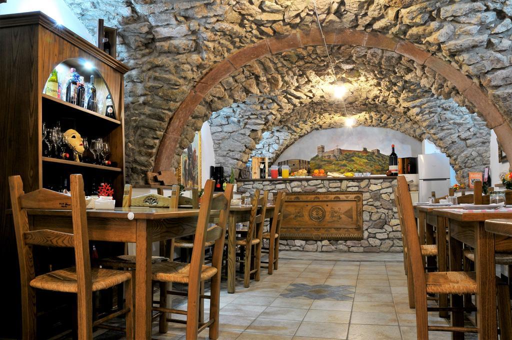 S'Ammentu Hotell Bosa Exteriör bild